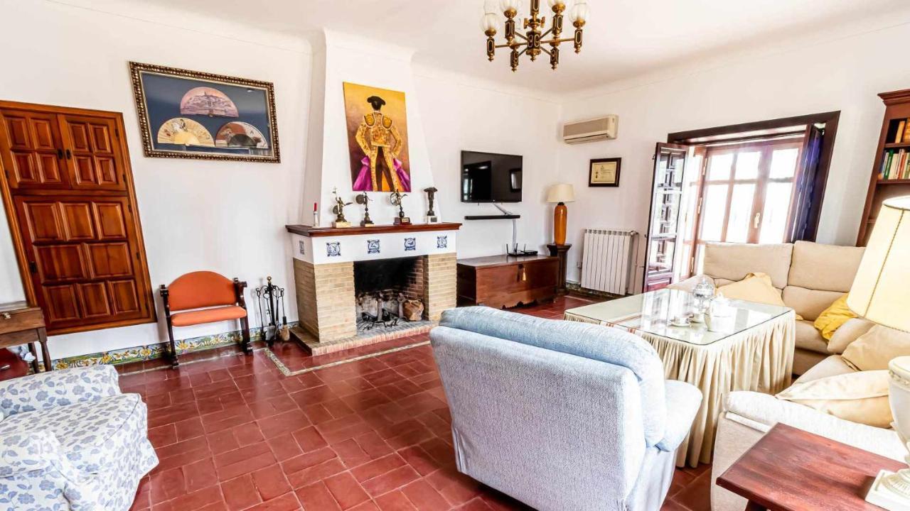 Hacienda típica sevillana en Marchena Lugar ideal para ver Andaluci Exterior foto